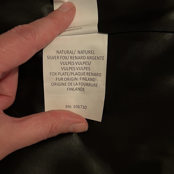 Vince Silver Fox Fur Vest.  Single clasp.  Mint condition. Retail $1,499. - Picture 6 of 8